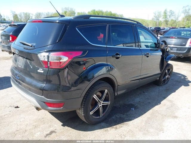 2017 FORD ESCAPE SE 4