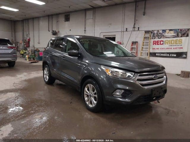 2017 FORD ESCAPE SE 1