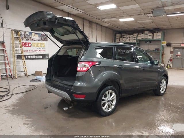2017 FORD ESCAPE SE 4