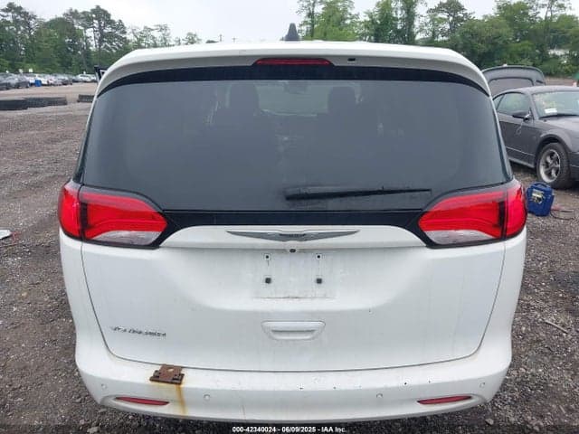2022 CHRYSLER VOYAGER LX 16