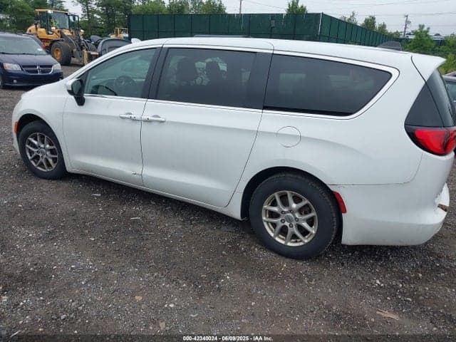 2022 CHRYSLER VOYAGER LX 3