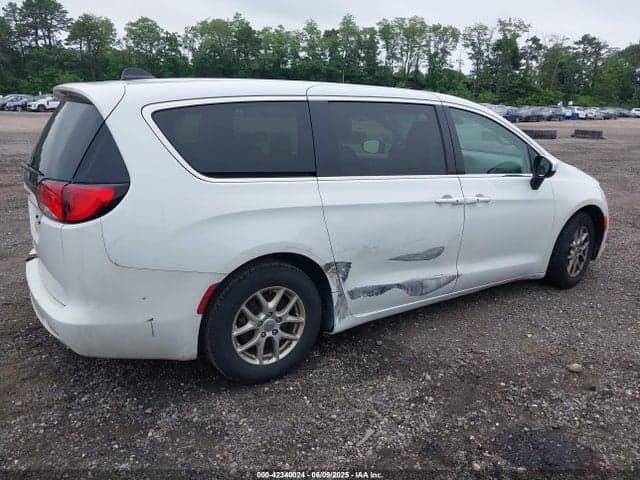 2022 CHRYSLER VOYAGER LX 4