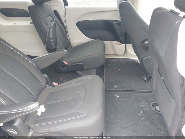 2022 CHRYSLER VOYAGER LX 8