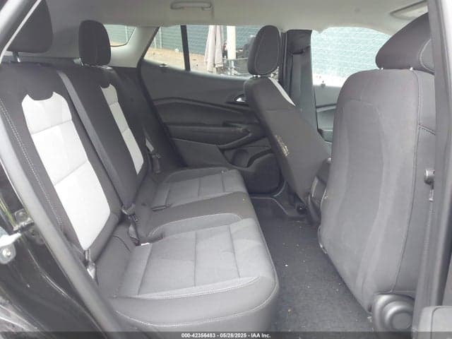 2025 CHEVROLET TRAX FWD LS 8