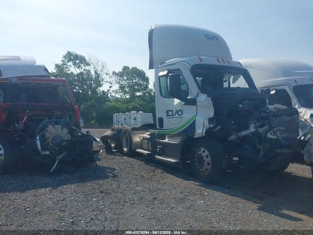 2021 FREIGHTLINER NEW CASCADIA 116 - 1