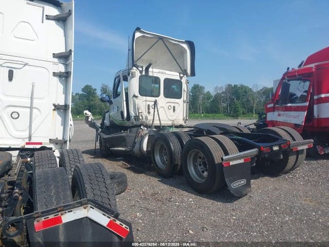 2021 FREIGHTLINER NEW CASCADIA 116 3