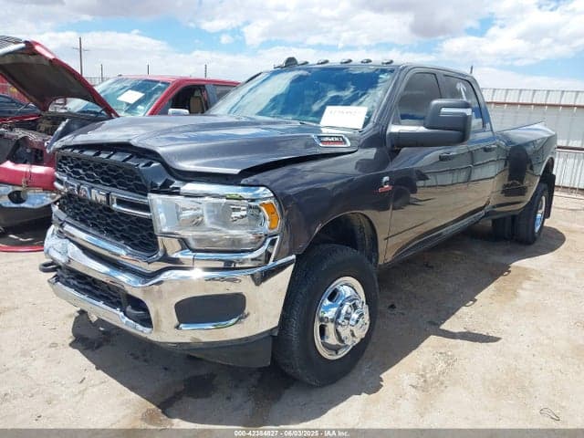 2023 RAM 3500 TRADESMAN 4X4 8' BOX 2