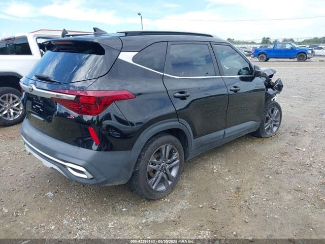 2021 KIA SELTOS S 4
