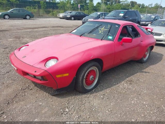 1983 PORSCHE 928 S 2