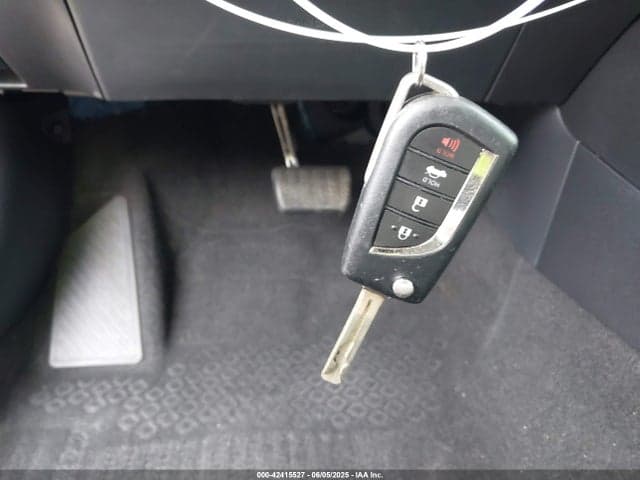 2020 TOYOTA COROLLA LE 11
