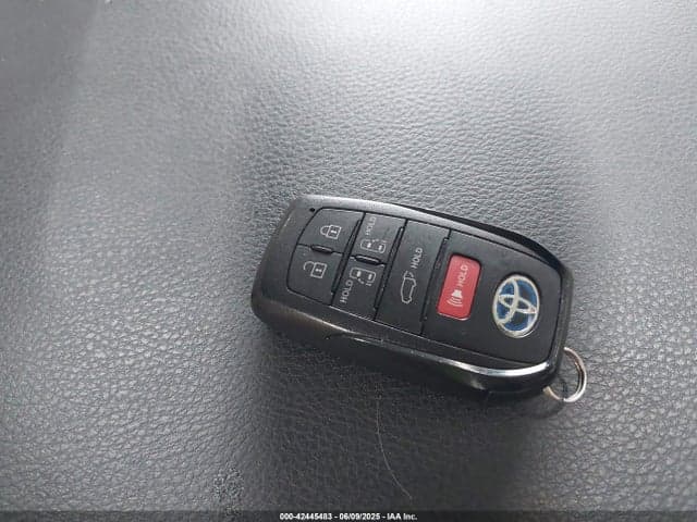 2021 TOYOTA SIENNA XLE 11