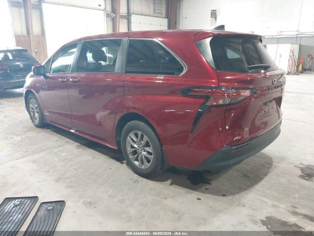 2021 TOYOTA SIENNA XLE 3