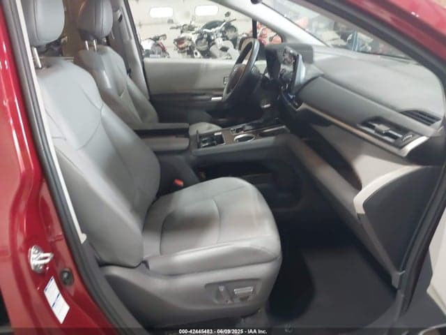 2021 TOYOTA SIENNA XLE 5