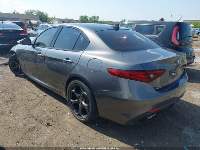 2017 ALFA ROMEO GIULIA TI RWD 3