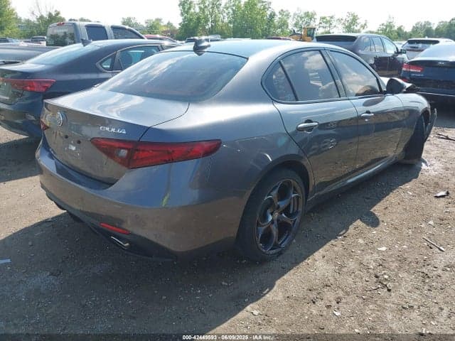 2017 ALFA ROMEO GIULIA TI RWD 4