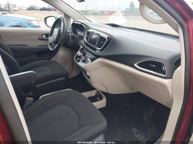 2023 CHRYSLER VOYAGER LX 5
