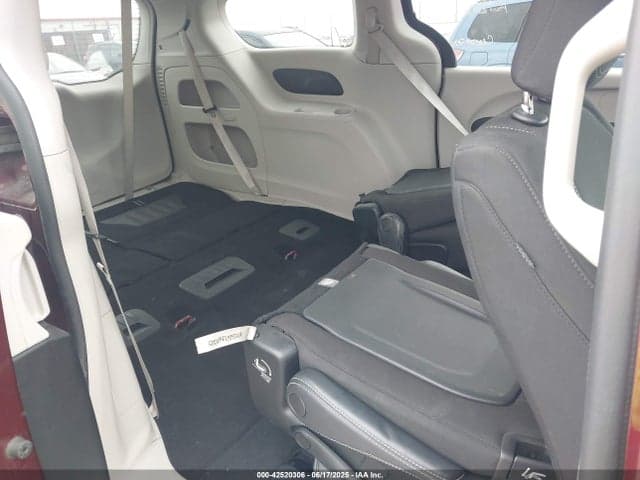 2023 CHRYSLER VOYAGER LX 8