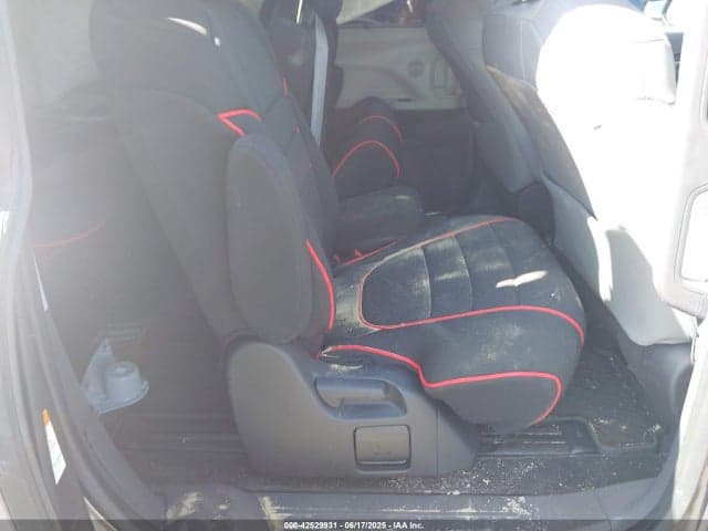 2022 TOYOTA SIENNA XLE 8