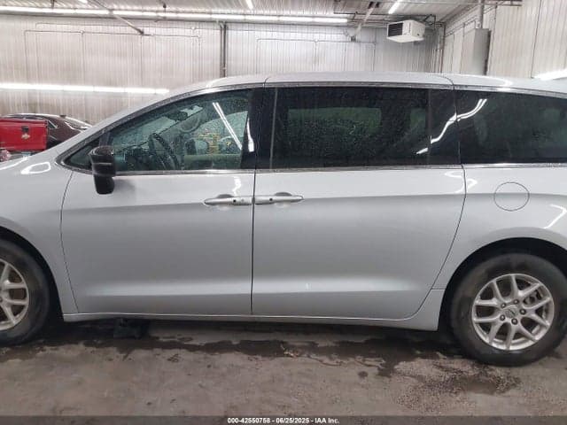 2024 CHRYSLER PACIFICA TOURING L 15