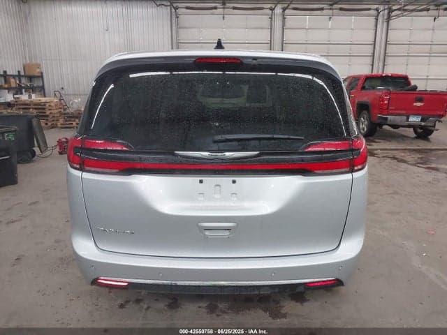 2024 CHRYSLER PACIFICA TOURING L 17