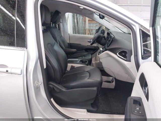 2024 CHRYSLER PACIFICA TOURING L 5