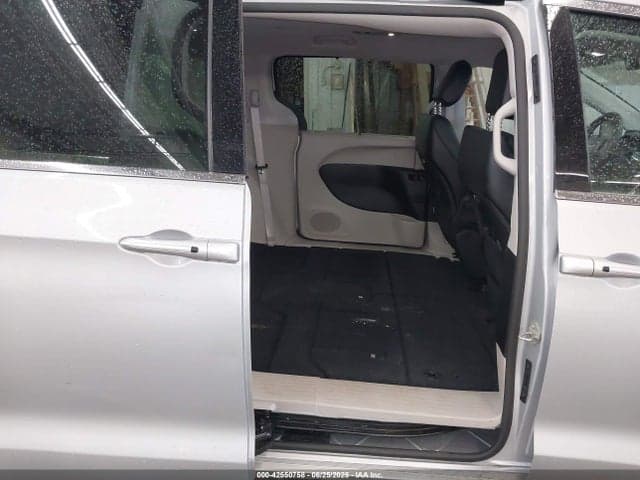 2024 CHRYSLER PACIFICA TOURING L 8