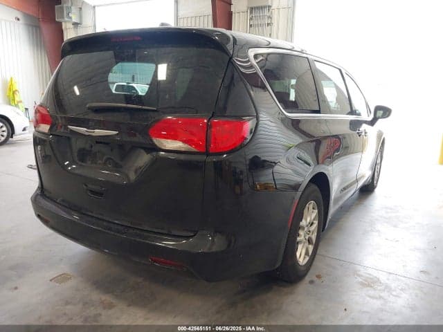 2024 CHRYSLER VOYAGER LX 4
