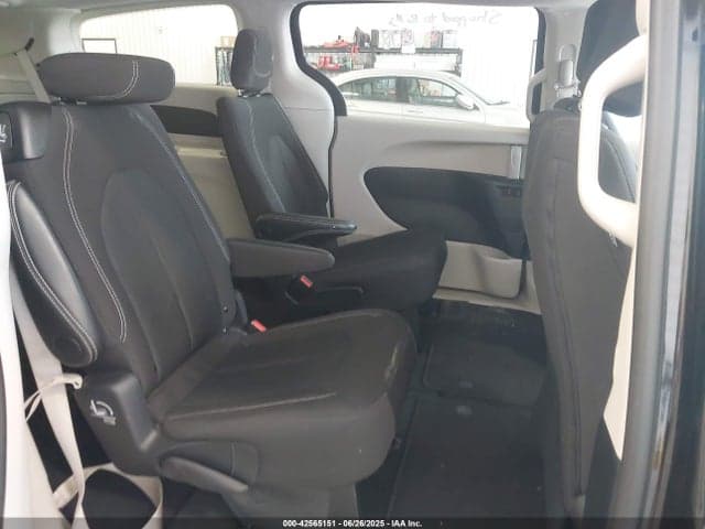 2024 CHRYSLER VOYAGER LX 8