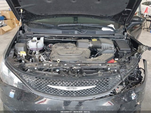 2024 CHRYSLER VOYAGER LX 10