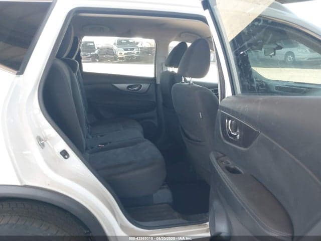 2016 NISSAN ROGUE S 8