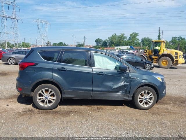 2019 FORD ESCAPE SE 13