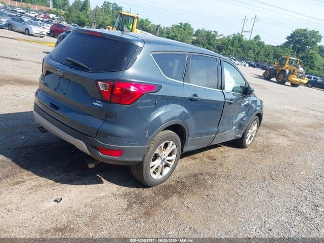 2019 FORD ESCAPE SE 4