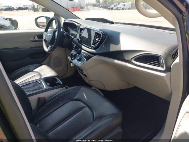 2023 CHRYSLER PACIFICA TOURING L 5