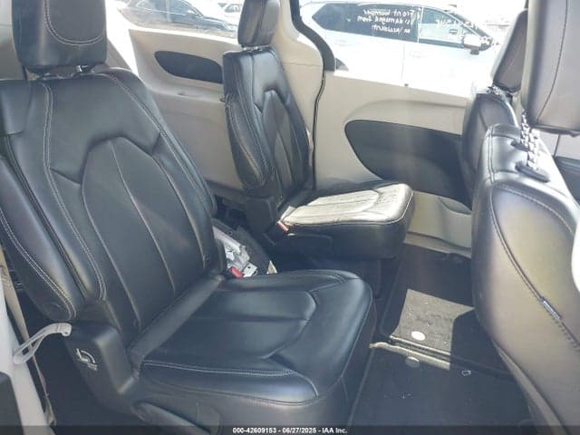 2023 CHRYSLER PACIFICA TOURING L 8