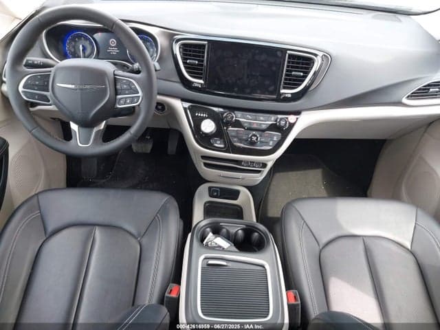 2024 CHRYSLER PACIFICA TOURING L 18