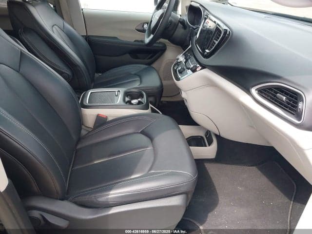 2024 CHRYSLER PACIFICA TOURING L 5