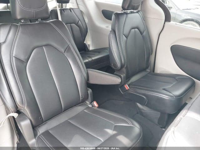 2024 CHRYSLER PACIFICA TOURING L 8