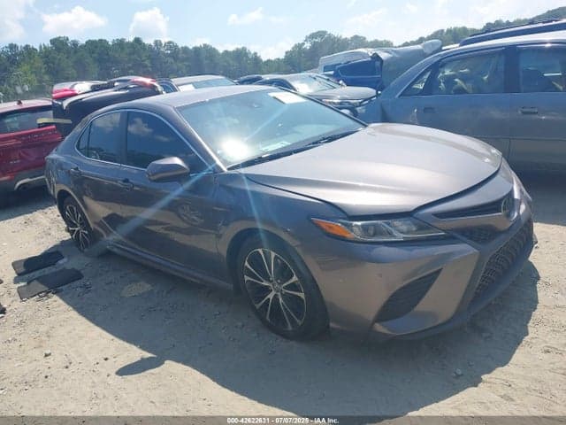 2020 TOYOTA CAMRY SE 1