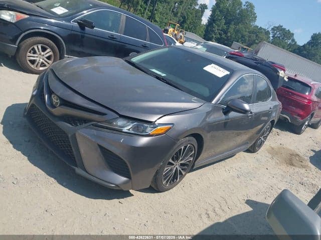 2020 TOYOTA CAMRY SE 2