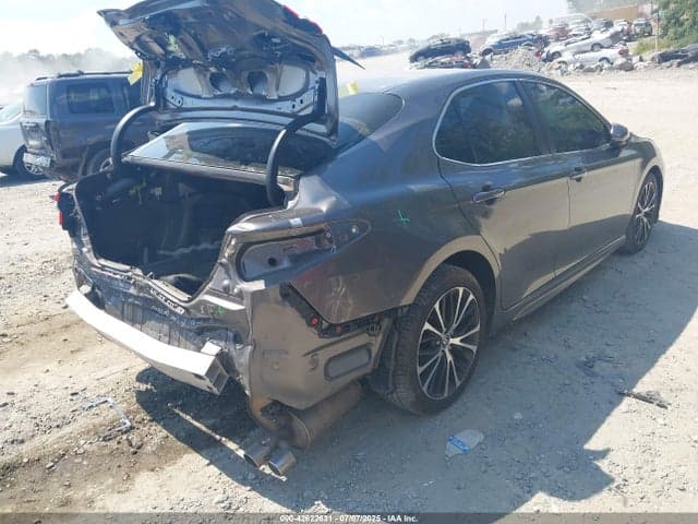 2020 TOYOTA CAMRY SE 4