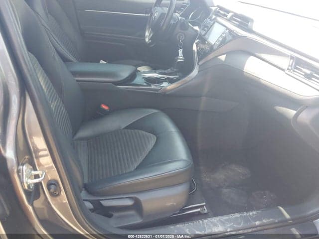 2020 TOYOTA CAMRY SE 5