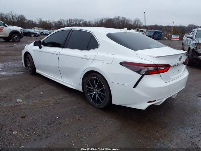 2021 TOYOTA CAMRY SE 3