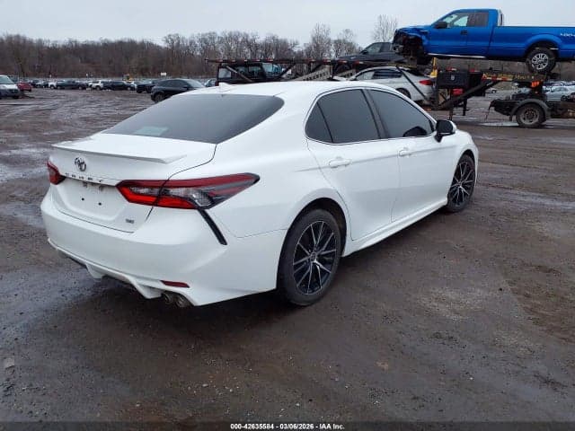2021 TOYOTA CAMRY SE 4