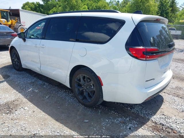 2025 CHRYSLER PACIFICA LIMITED 3