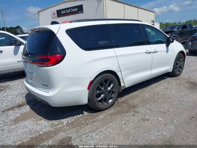 2025 CHRYSLER PACIFICA LIMITED 4