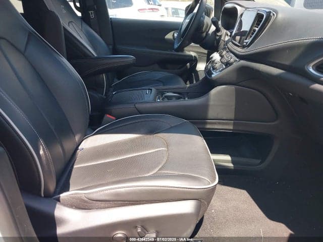 2025 CHRYSLER PACIFICA LIMITED 5