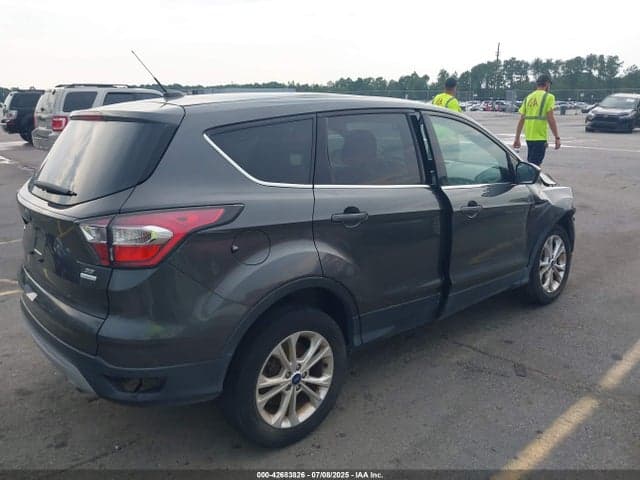 2017 FORD ESCAPE SE 4