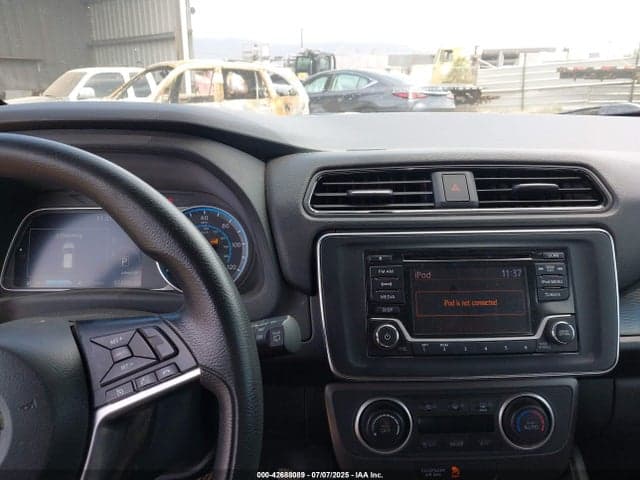 2018 NISSAN LEAF S 18