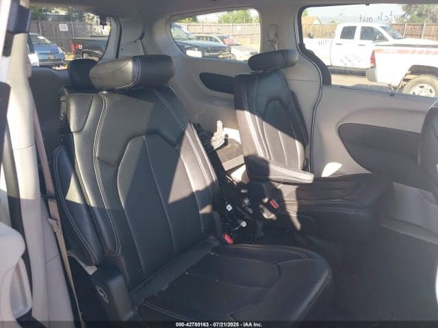 2024 CHRYSLER PACIFICA TOURING L 8