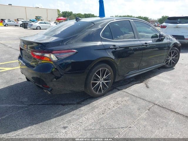 2023 TOYOTA CAMRY SE 4